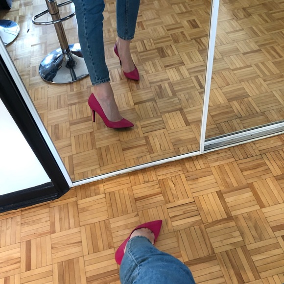 Bright pink high heels - Picture 3 of 5